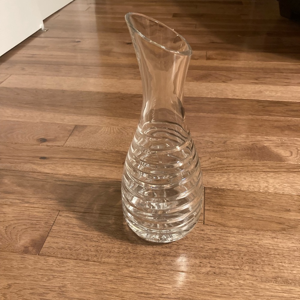 Block Cut Crystal Swirl Pattern Pitcher - Picture 2 of 8